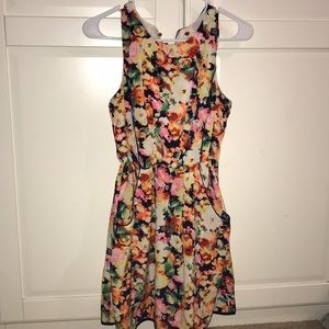 Pretty floral dress with pockets! Vibrant!